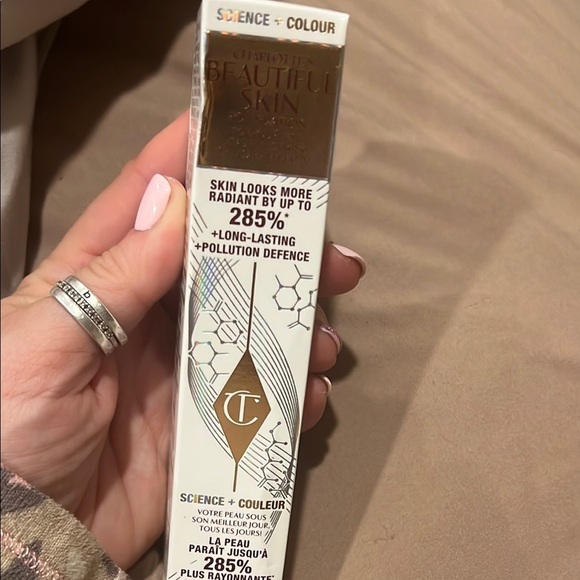 Charlotte Tilbury Beautiful Skin Foundation in Gold Packaging - Picture 4 of 6